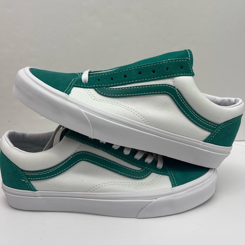Vans Men’s Style 36 'Classic Sport - Cadmium Green Sneakers
VN0A54F69YE
Stylish - Picture 15 of 16